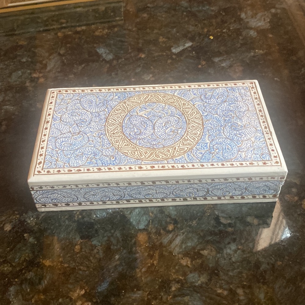 Hand painted jewelry box🌺NWTs